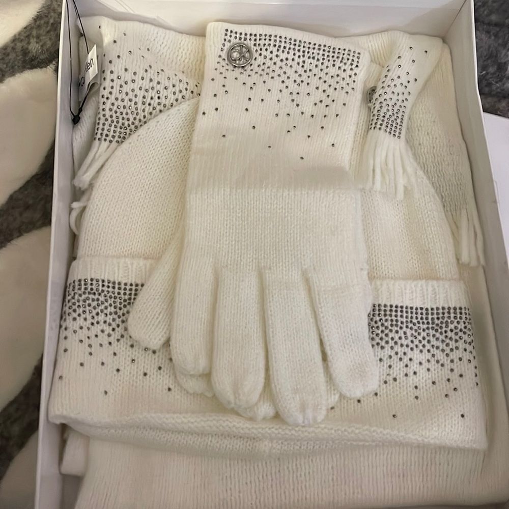 Calvin Klein three-piece white and silver net gifts that hat, gloves scarf